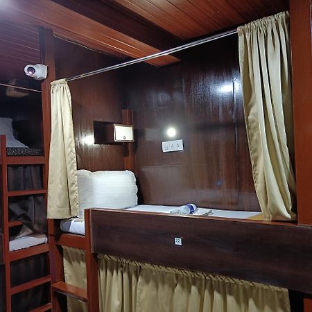 Asra Dormitory For Male And Female Bombay Exterior foto